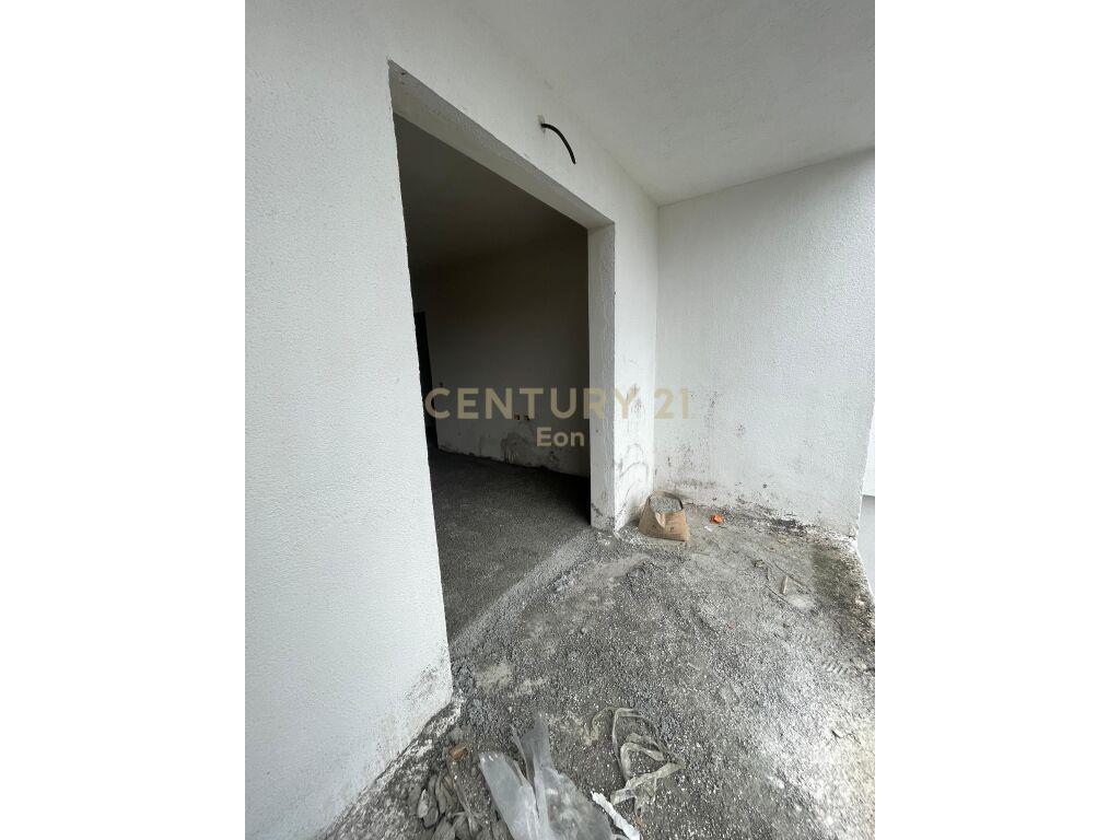 APARTAMENT 3+1+2 NE SHITJE NE KAVAJE! Kavajë, Albania