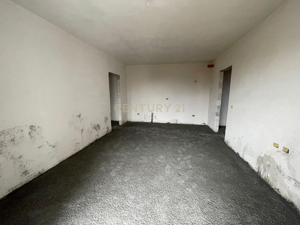 APARTAMENT 3+1+2 NE SHITJE NE KAVAJE! Kavajë, Albania