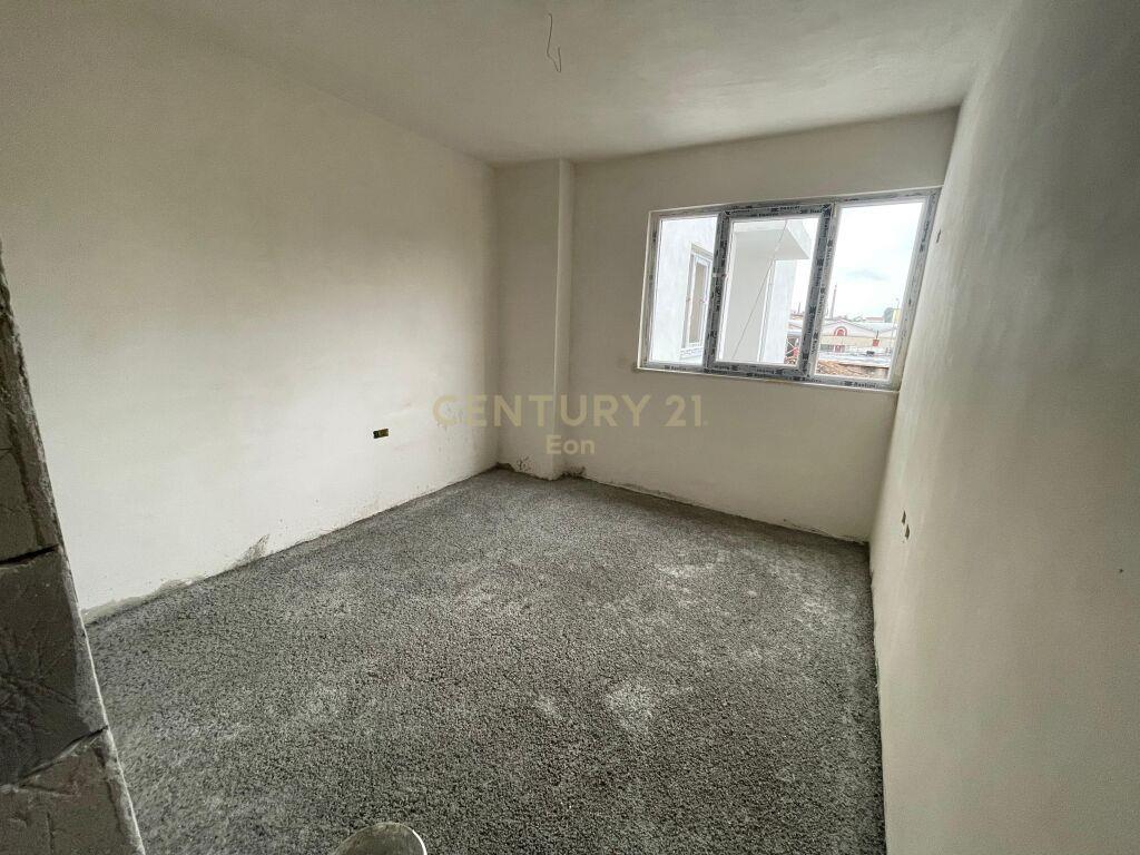 APARTAMENT 3+1+2 NE SHITJE NE KAVAJE! Kavajë, Albania