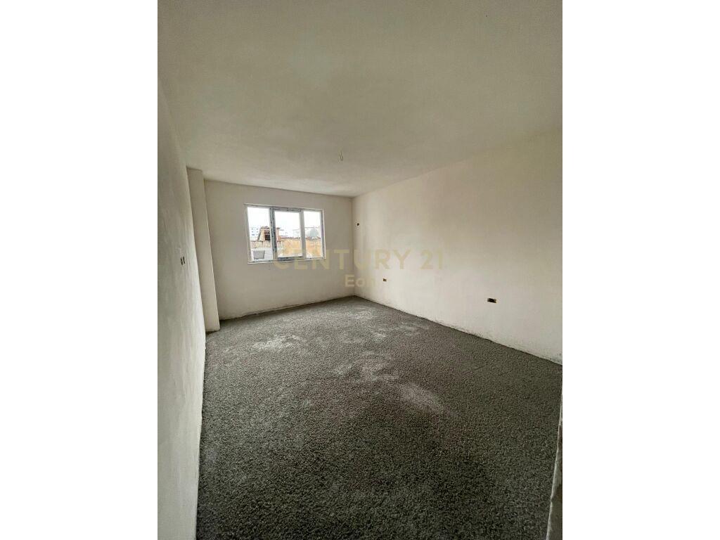 APARTAMENT 3+1+2 NE SHITJE NE KAVAJE! Kavajë, Albania