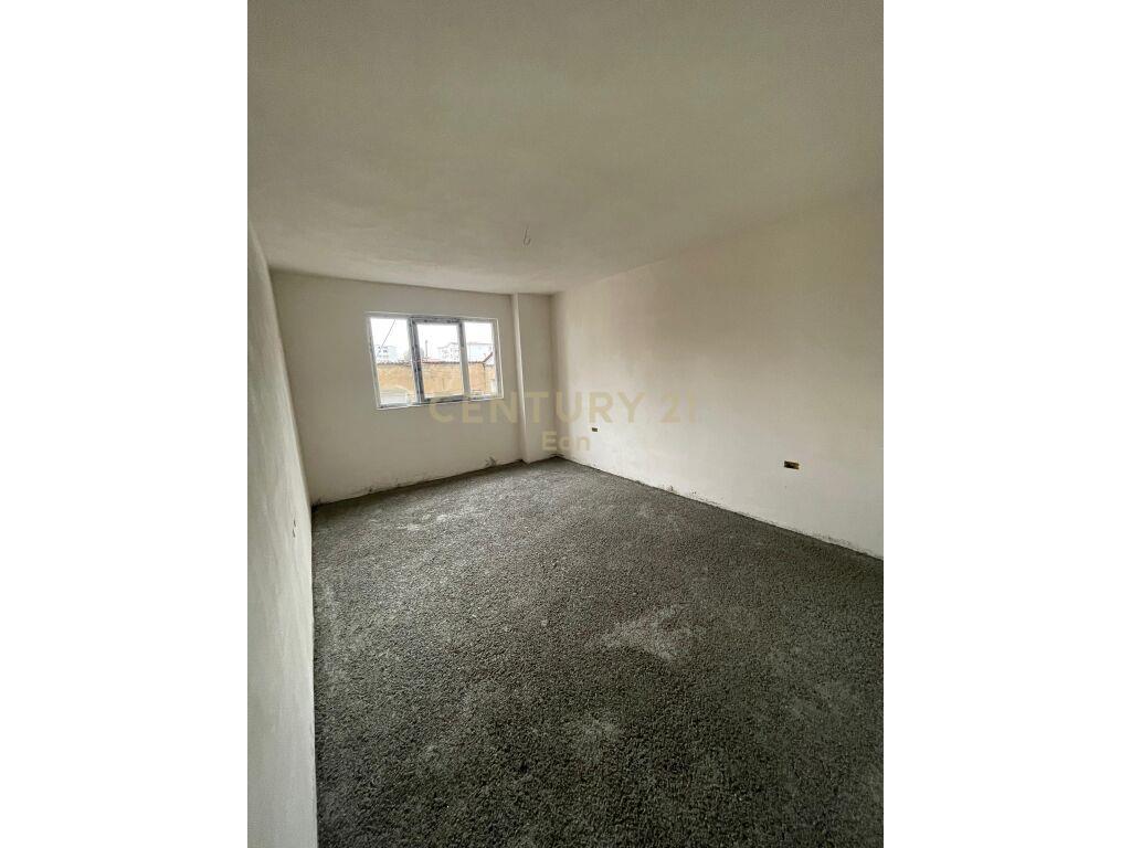 APARTAMENT 3+1+2 NE SHITJE NE KAVAJE! Kavajë, Albania
