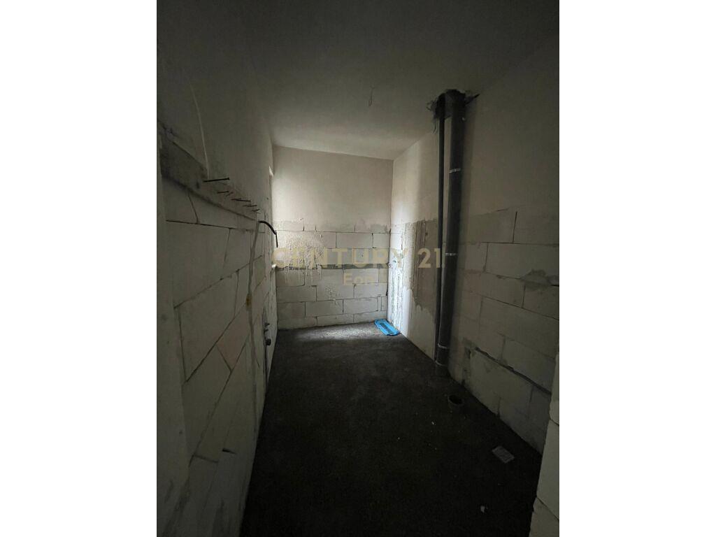 APARTAMENT 3+1+2 NE SHITJE NE KAVAJE! Kavajë, Albania