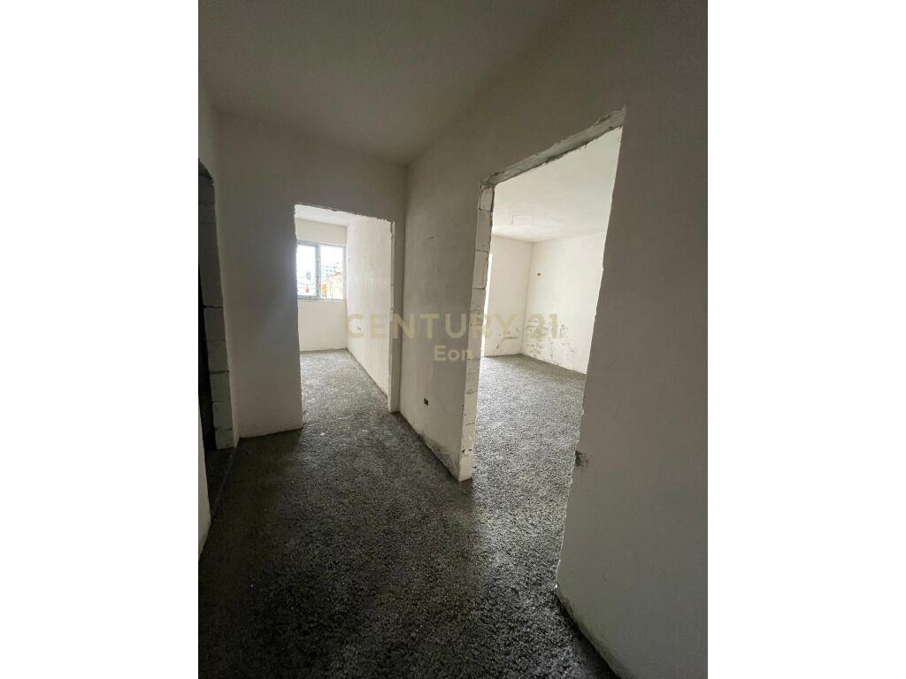 APARTAMENT 3+1+2 NE SHITJE NE KAVAJE! Kavajë, Albania