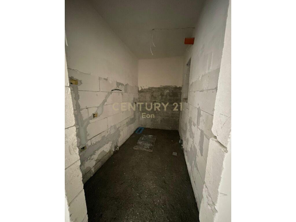 APARTAMENT 3+1+2 NE SHITJE NE KAVAJE! Kavajë, Albania