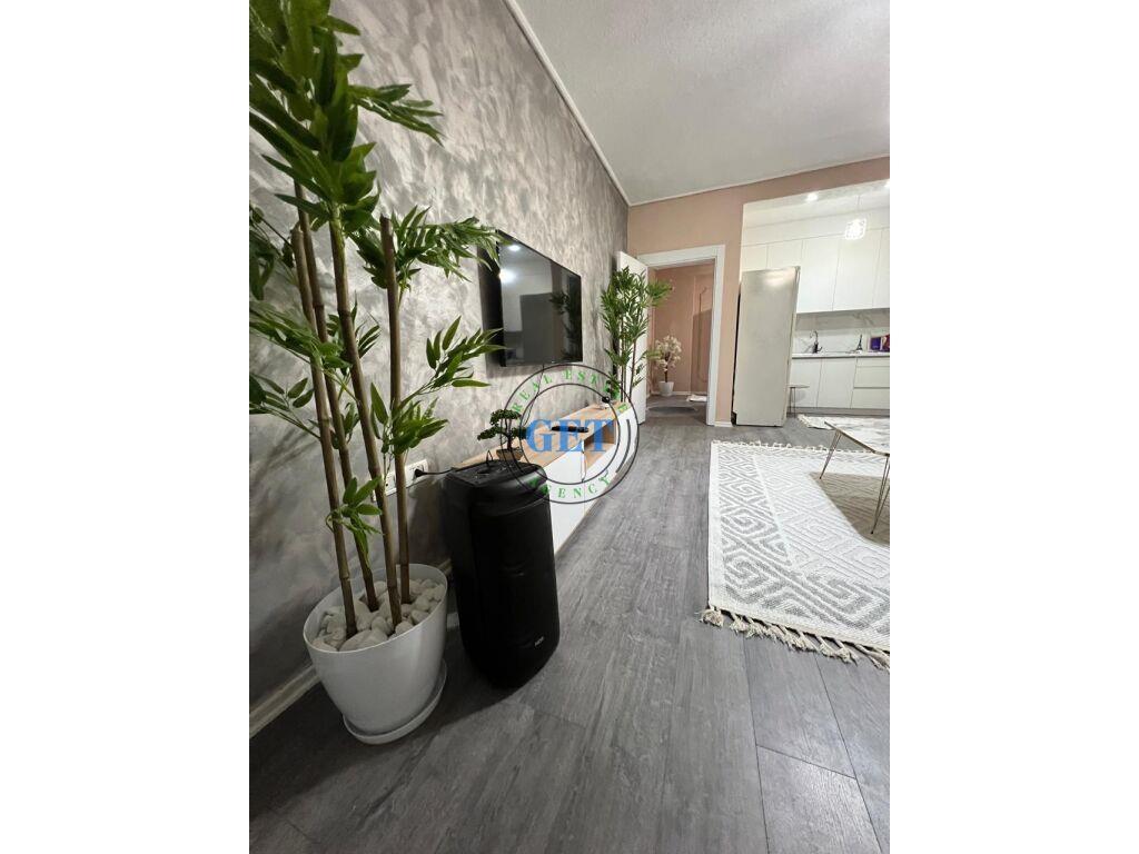 Shitet, Apartament 2+1 me Verand tek Ish Urt, Durres.