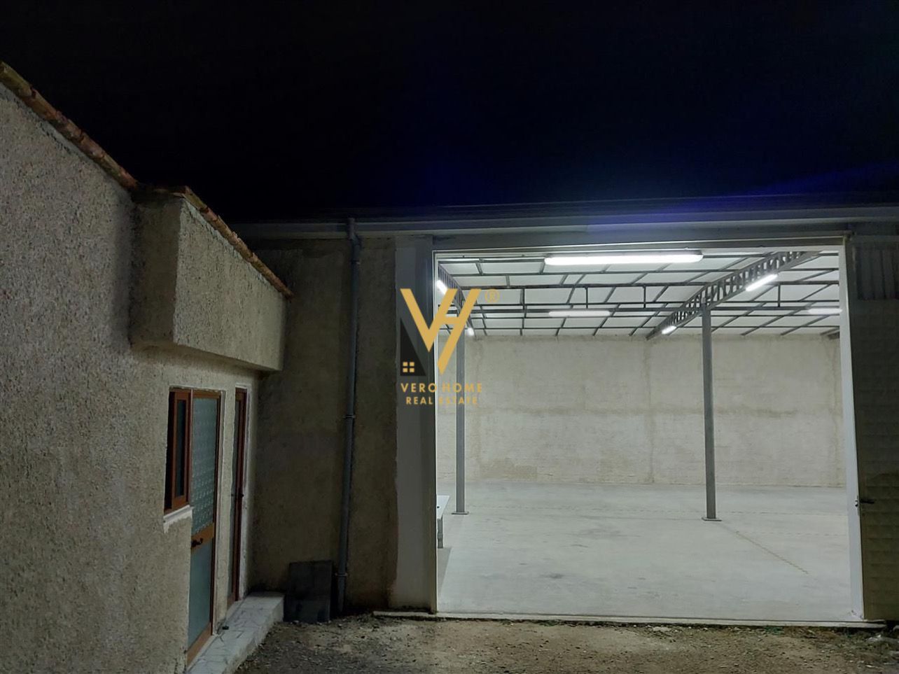 MAGAZINE 550 M2 TE RR.ARBERIT 1.500 EURO