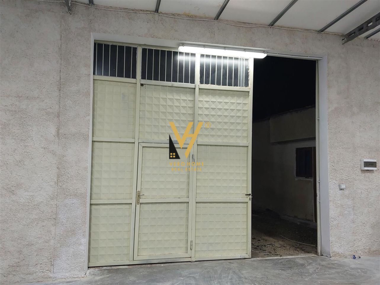 MAGAZINE 550 M2 TE RR.ARBERIT 1.500 EURO