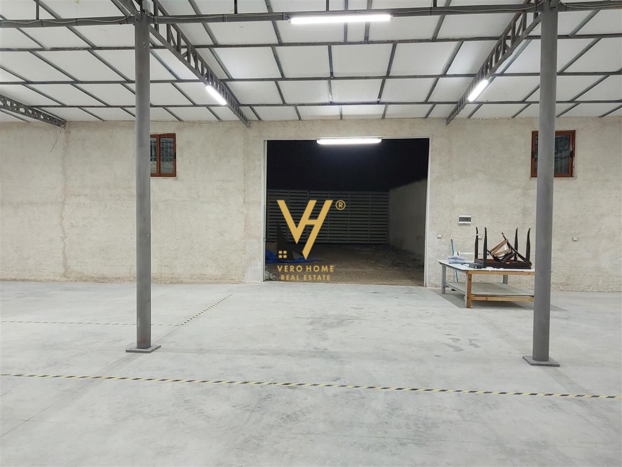 MAGAZINE 550 M2 TE RR.ARBERIT 1.500 EURO