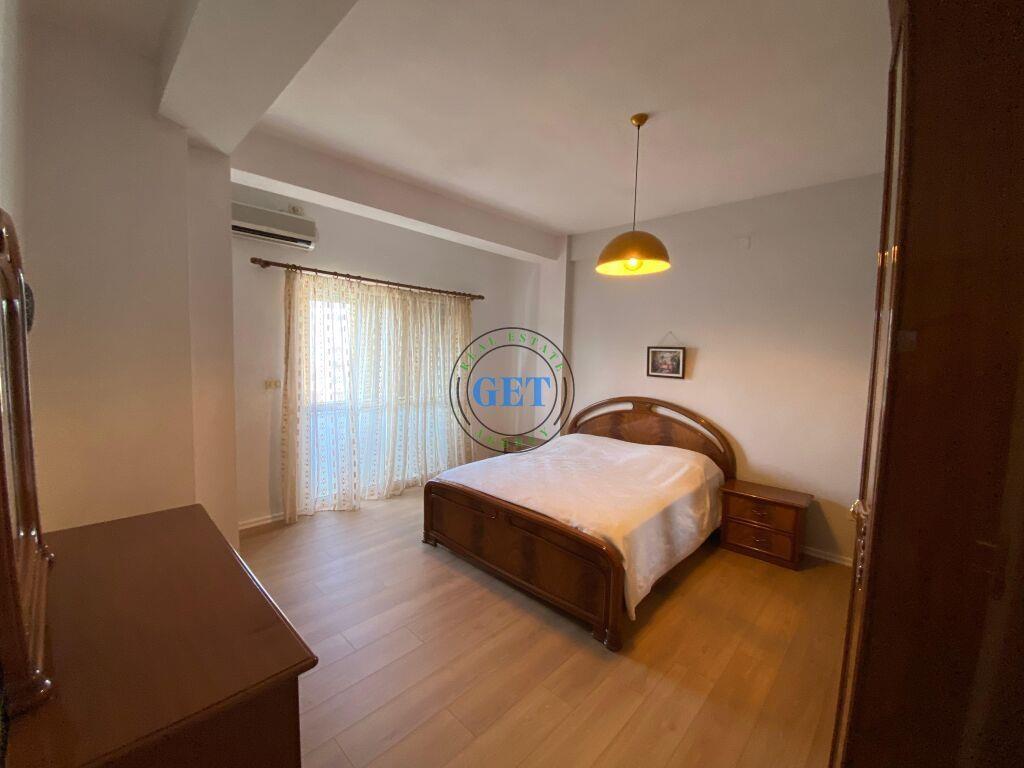Shitet, Apartament 3+1+2 Stadiumi, Durres