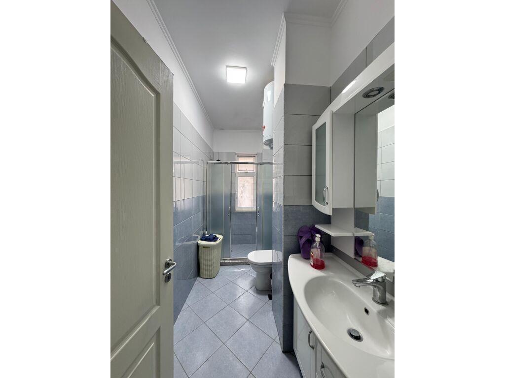 Jepet apartament 2+1 tek Liqeni i thate