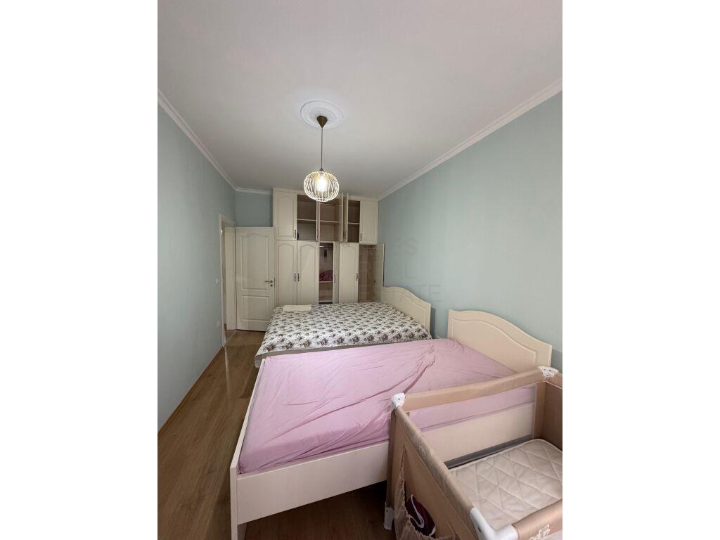 Jepet apartament 2+1 tek Liqeni i thate