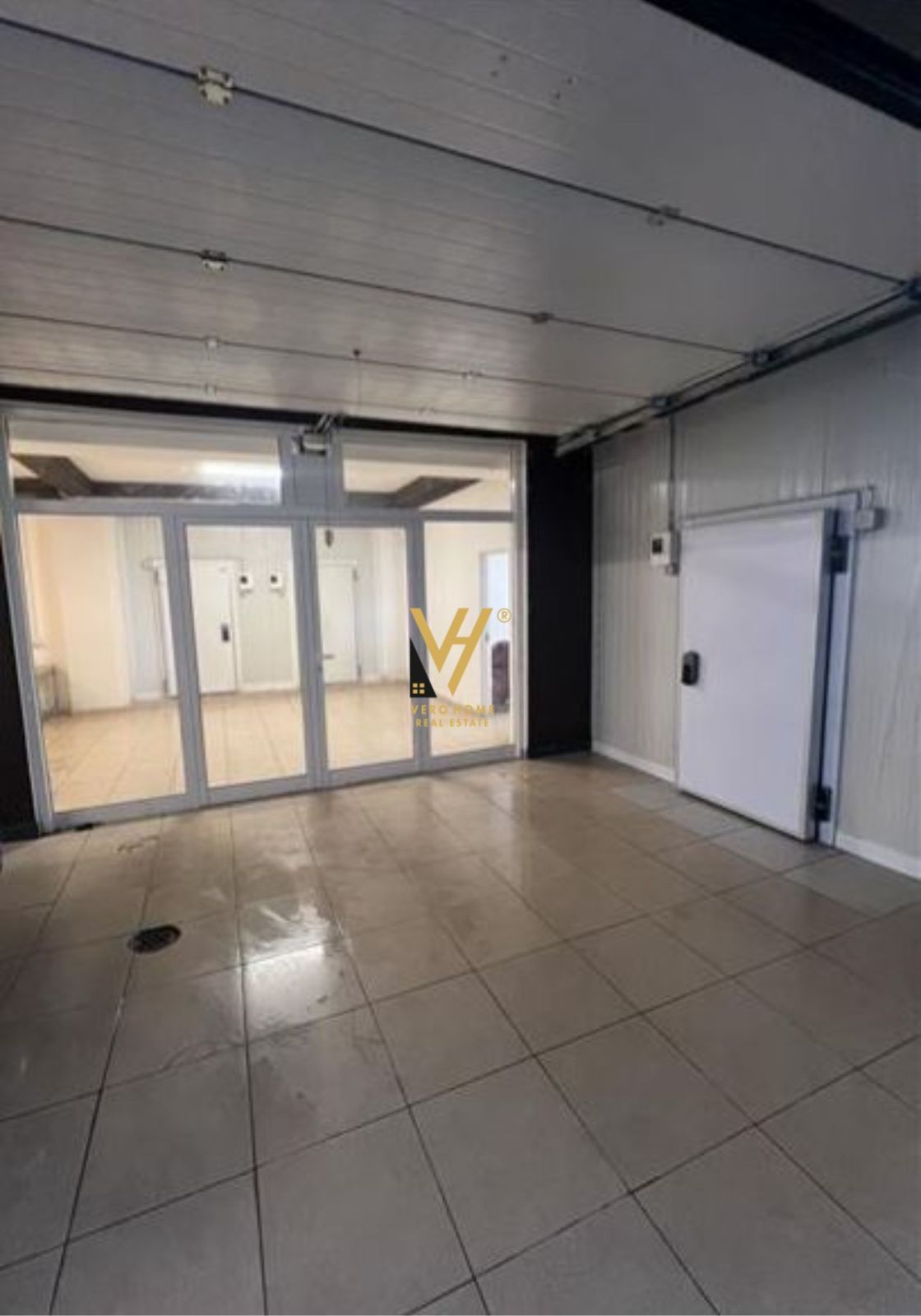 3 DHOMA TE LIQENI I THATE 1.000 EURO