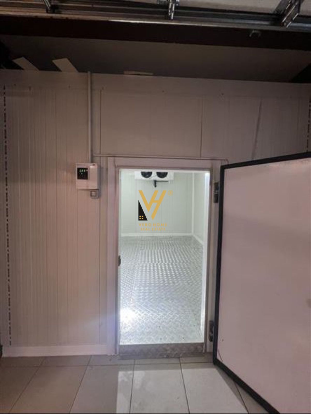 3 DHOMA TE LIQENI I THATE 1.000 EURO