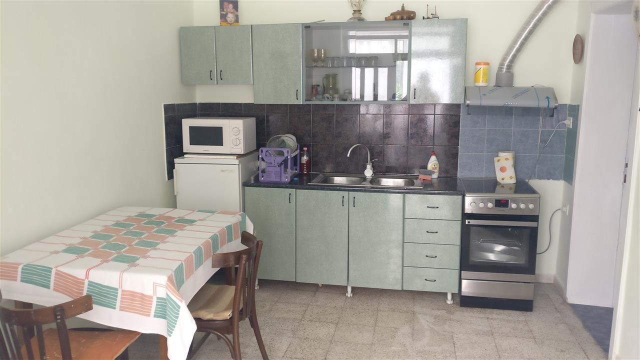 Shtepi me oborr me qera kati pare