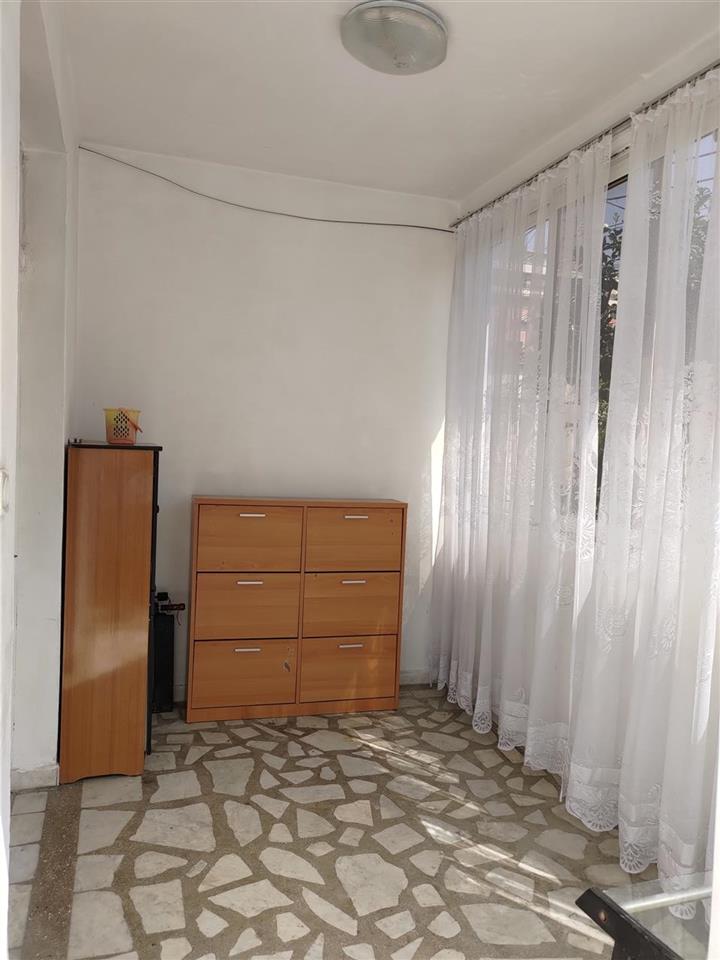 Shtepi me oborr me qera kati pare