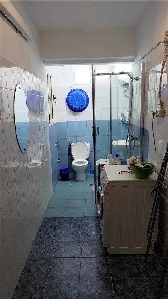 Shtepi me oborr me qera kati pare