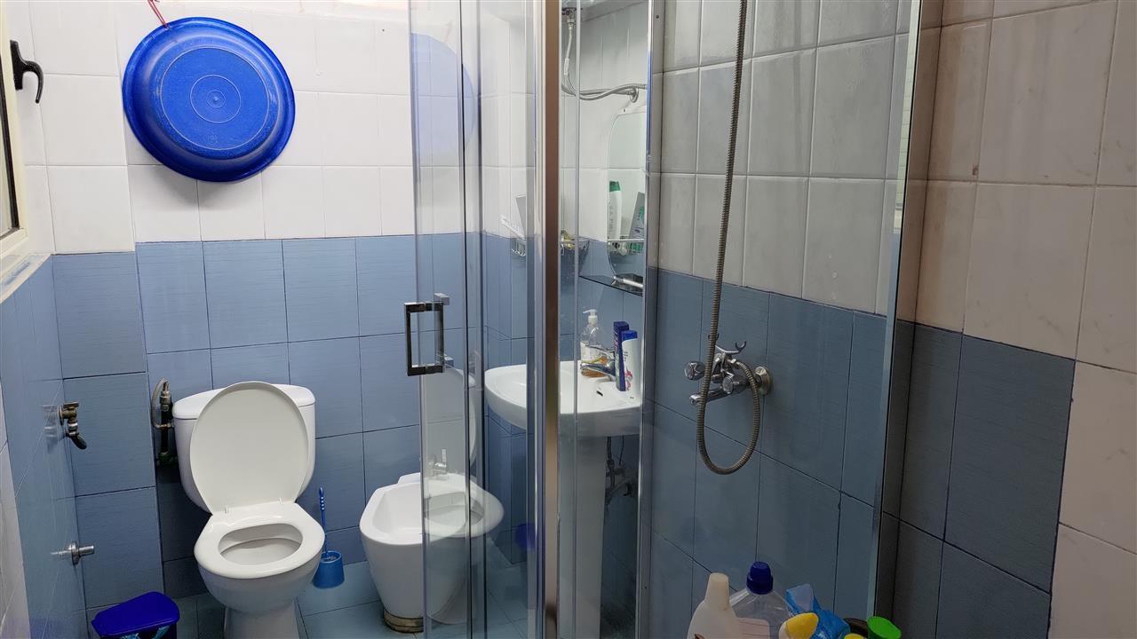 Shtepi me oborr me qera kati pare