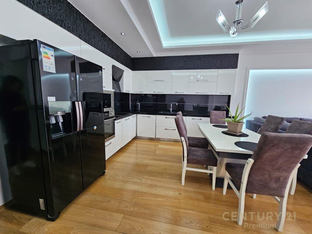 Qira Apartament 2+1+2 Kopshti Botanik Zoologjik €900