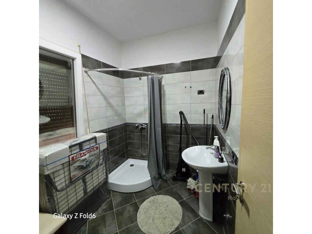 SHITET APARTAMENT 2+1+2 ME PAMJE DETI NE GOLEM 70M LARG PLAZ