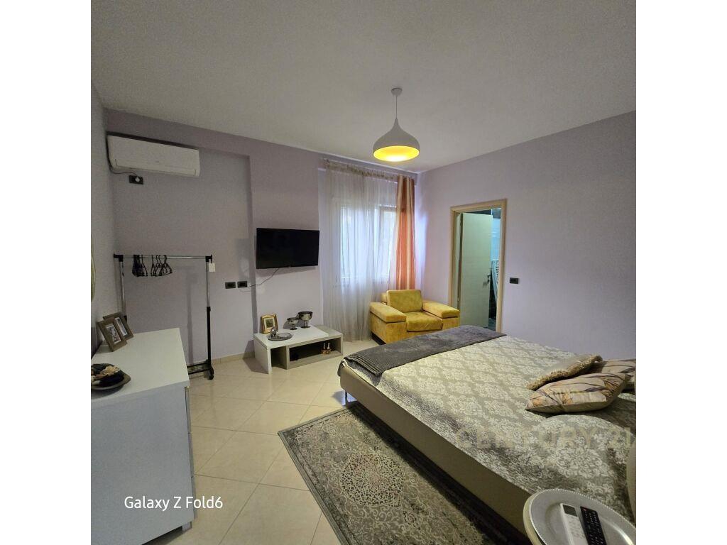 SHITET APARTAMENT 2+1+2 ME PAMJE DETI NE GOLEM 70M LARG PLAZ