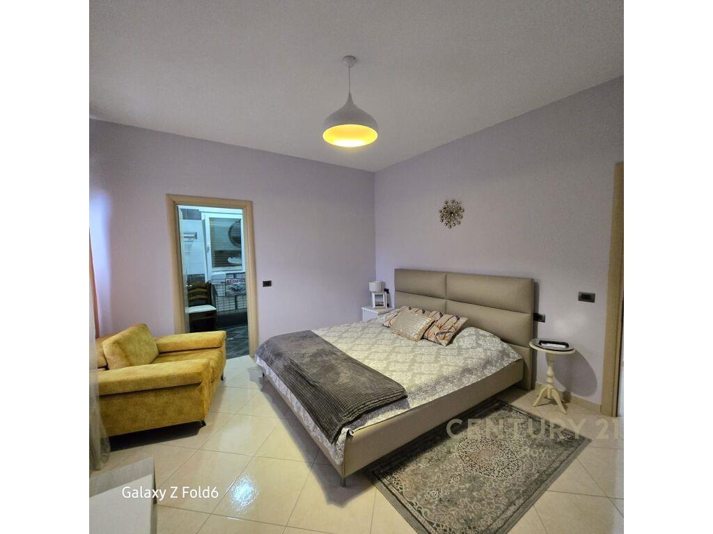 SHITET APARTAMENT 2+1+2 ME PAMJE DETI NE GOLEM 70M LARG PLAZ