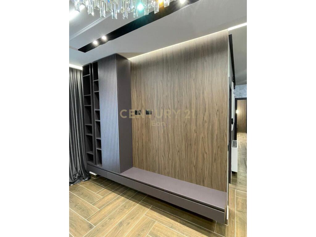 SHITET APARTAMENT LUXURY 2+1,TEK RRUGA E RE E PORTIT!