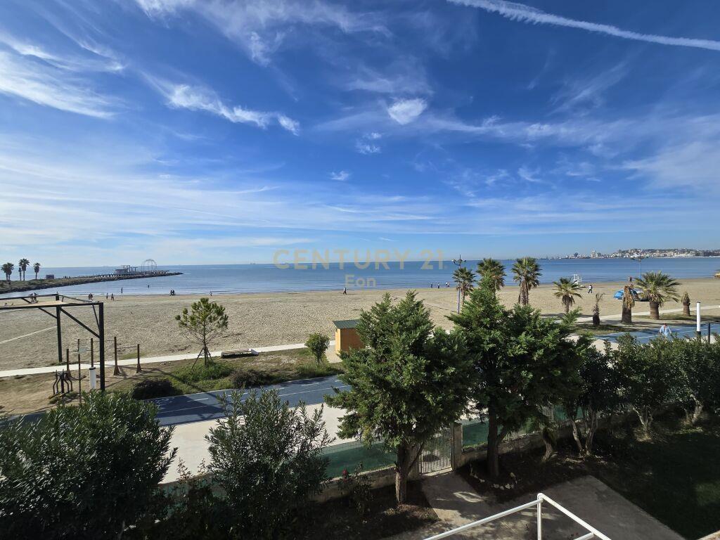 Jepet me qira apartament 2+1 me pamje deti dhe post parkimi!