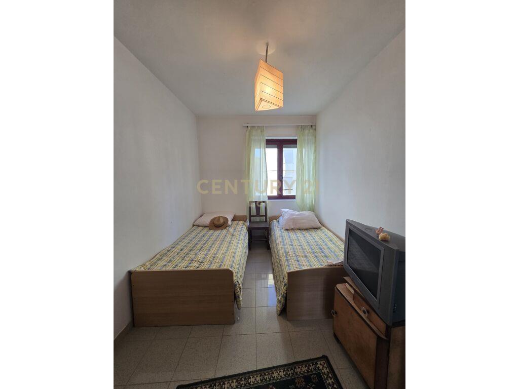 Jepet me qira apartament 2+1 me pamje deti dhe post parkimi!