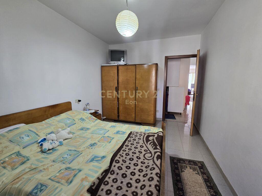 Jepet me qira apartament 2+1 me pamje deti dhe post parkimi!