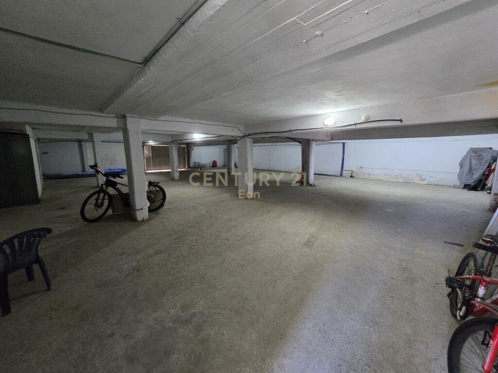 Jepet me qira apartament 2+1 me pamje deti dhe post parkimi!