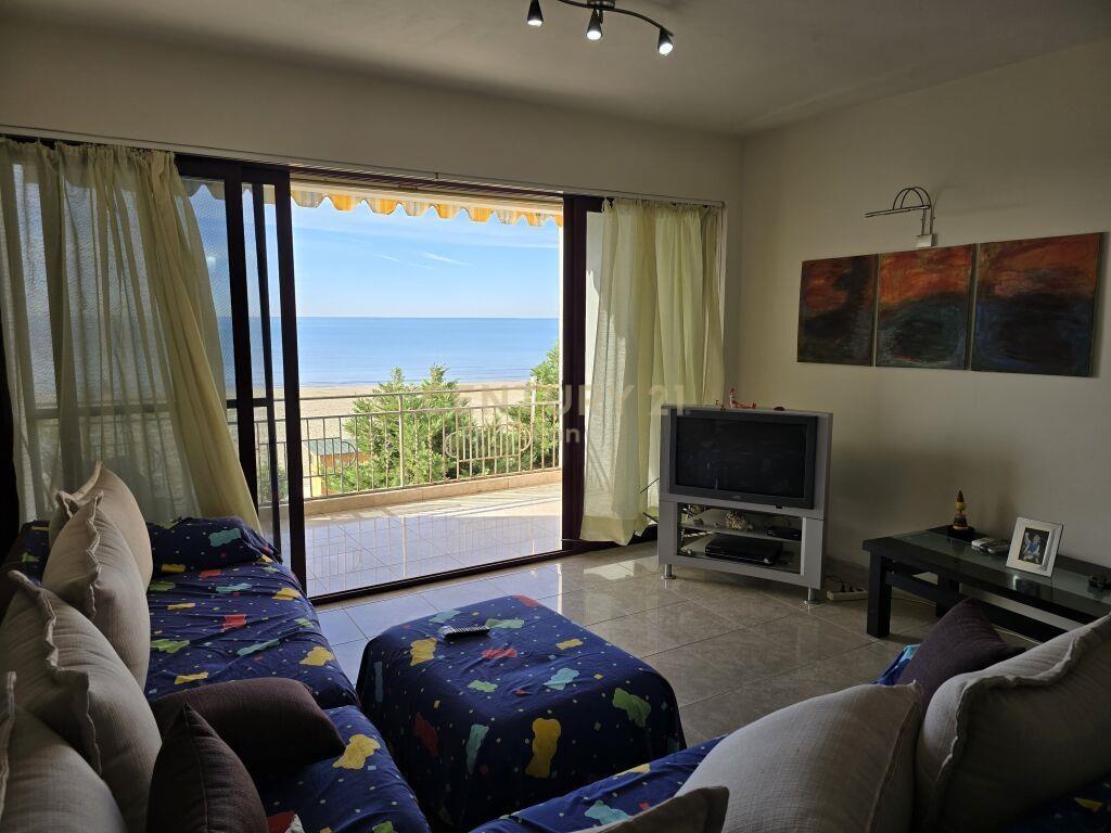 Jepet me qira apartament 2+1 me pamje deti dhe post parkimi!