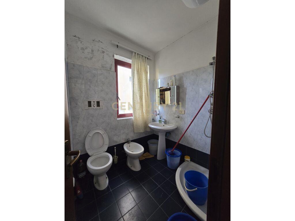 Jepet me qira apartament 2+1 me pamje deti dhe post parkimi!