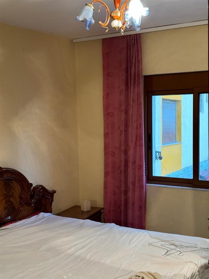 SHITET HRJA KATI – DYTE BANIM ME SIP – 56 M E MOBILUAR