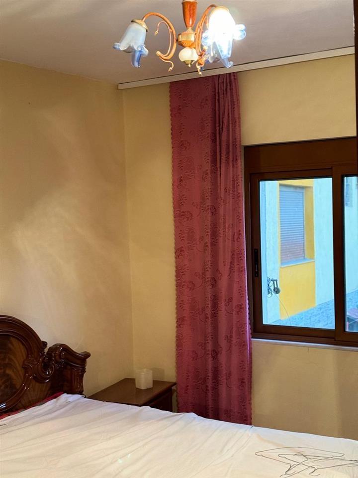 SHITET HRJA KATI – DYTE BANIM ME SIP – 56 M E MOBILUAR