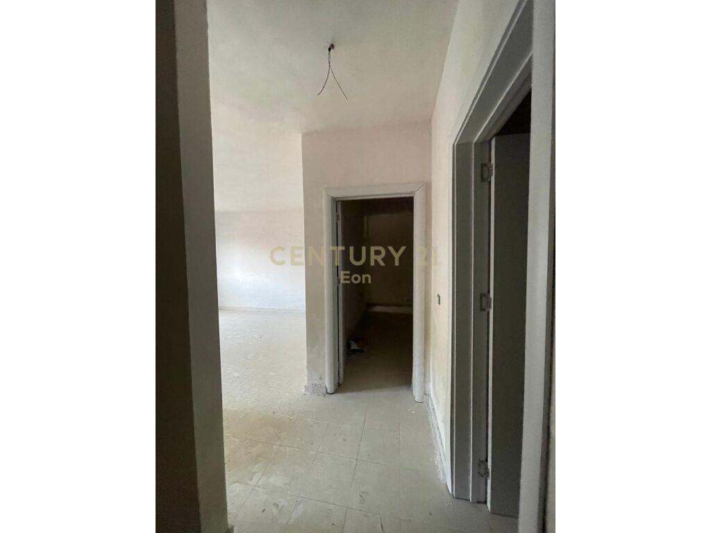 Shitet Apartament 1+1 + Post Parkimi ne Vollga ! ( Mundesi K