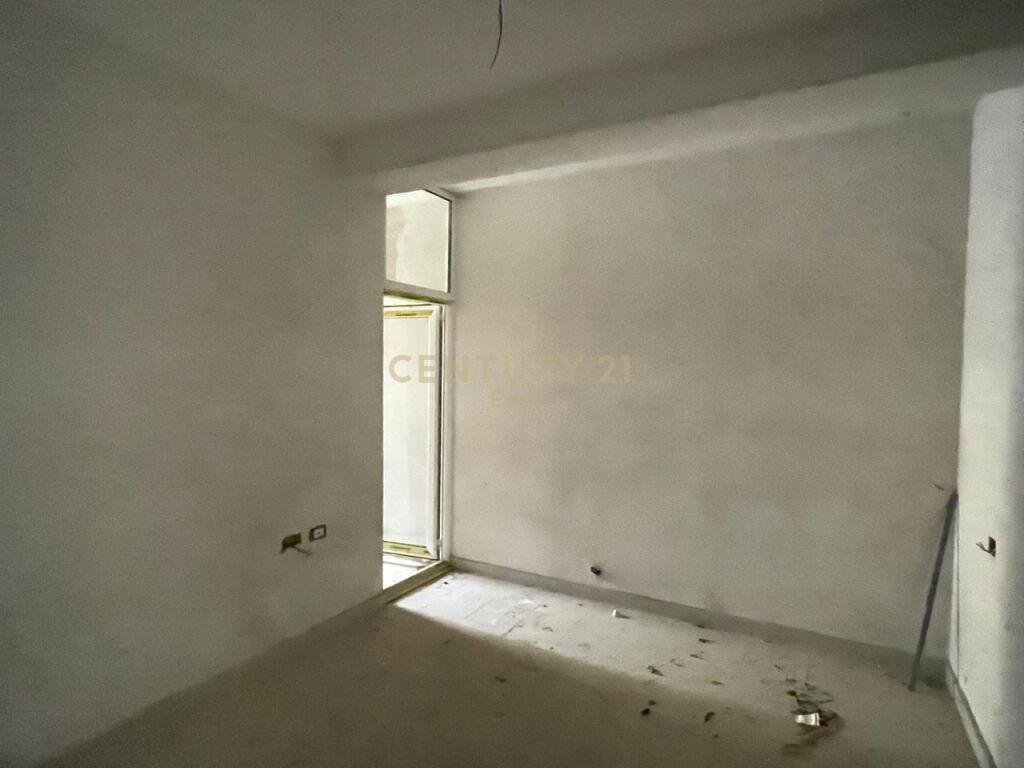 Shitet Apartament 1+1 + Post Parkimi ne Vollga ! ( Mundesi K