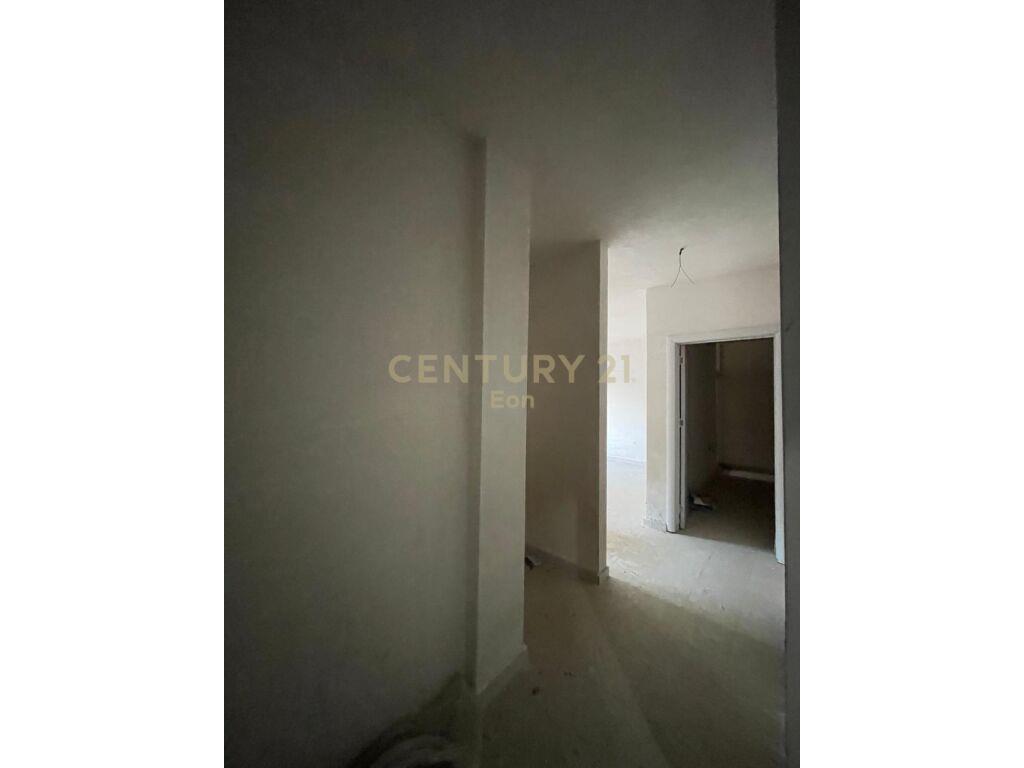 Shitet Apartament 1+1 + Post Parkimi ne Vollga ! ( Mundesi K