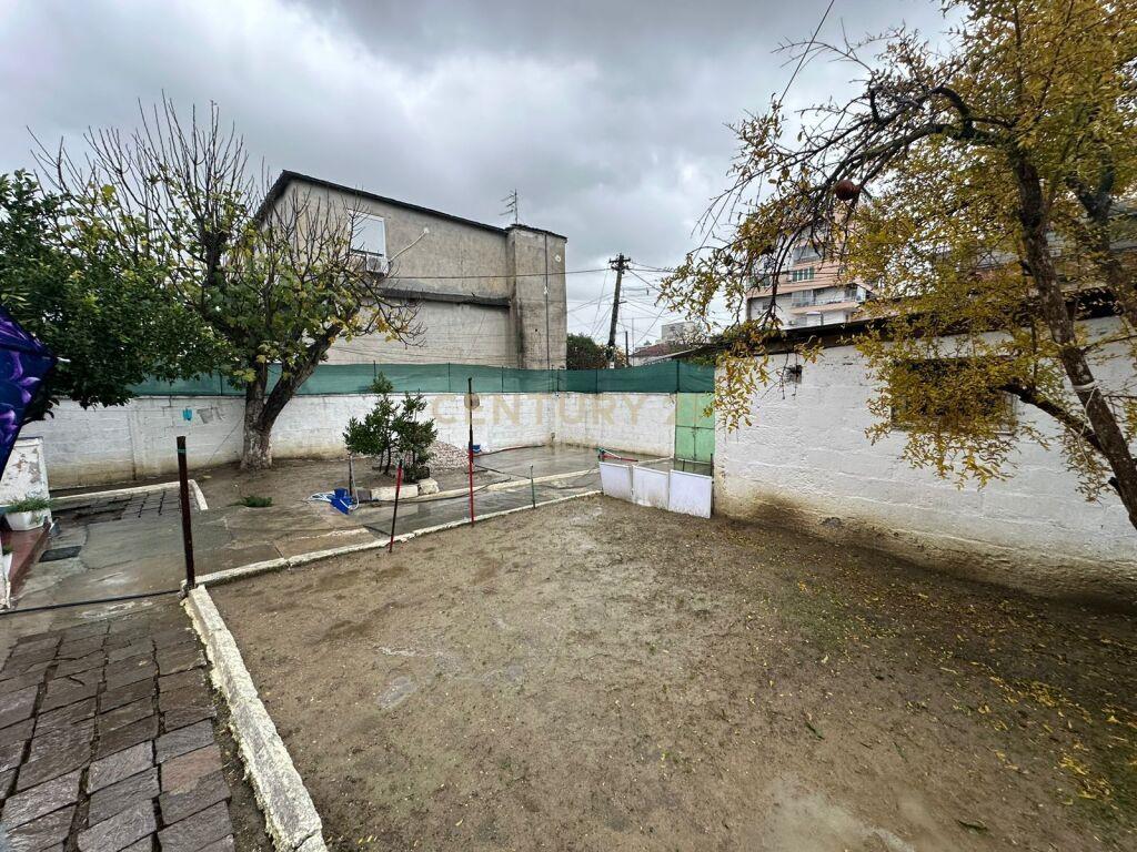 SHESIM SHTEPI PRIVATE ME 400M2 TRUALL DHE 105M2 NDERTIM