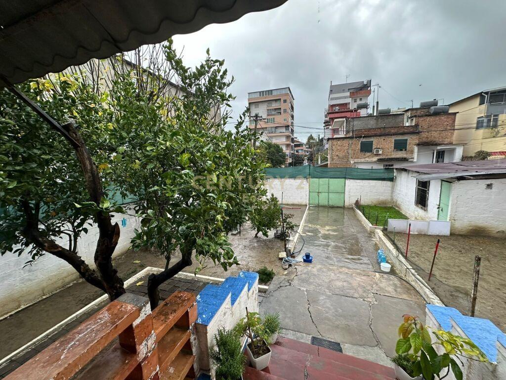 SHESIM SHTEPI PRIVATE ME 400M2 TRUALL DHE 105M2 NDERTIM