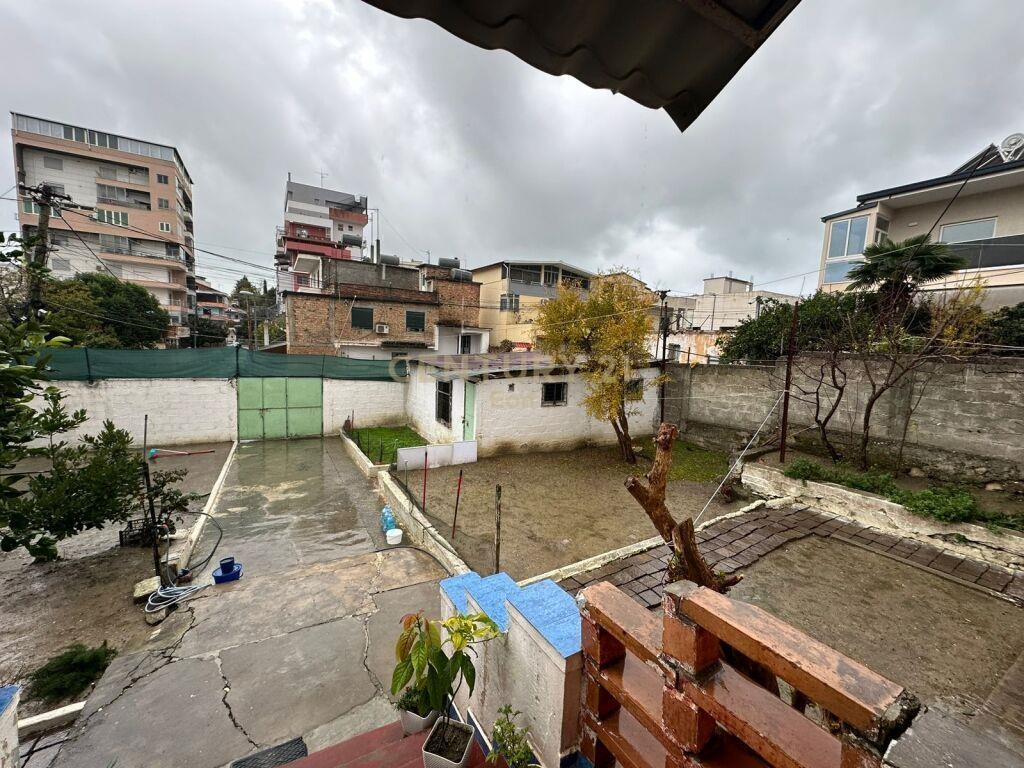 SHESIM SHTEPI PRIVATE ME 400M2 TRUALL DHE 105M2 NDERTIM