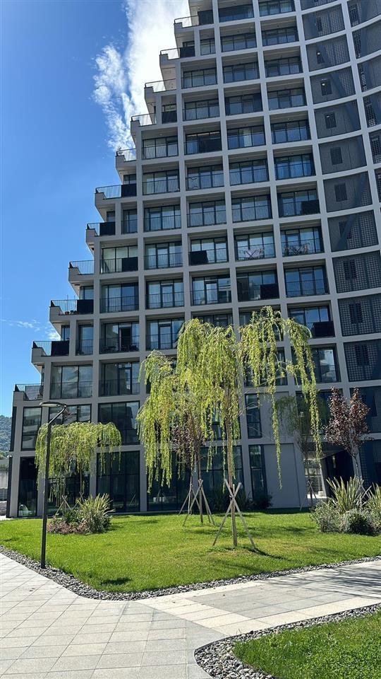 Qera, Ambjent Biznesi, Lake View