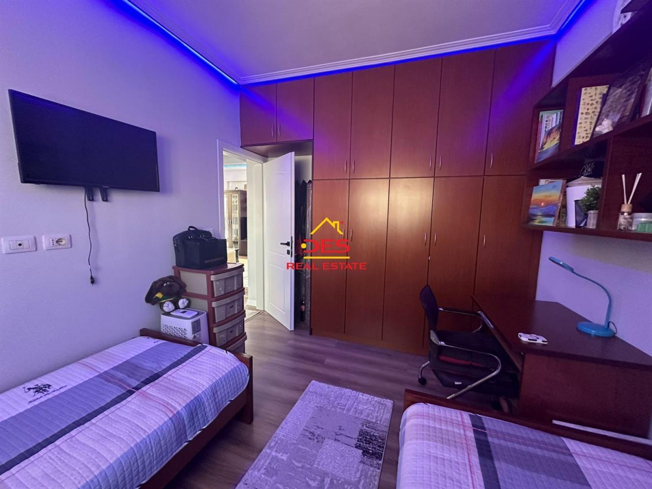SHITET APARTAMENT 2+1+2 NË SARANDË