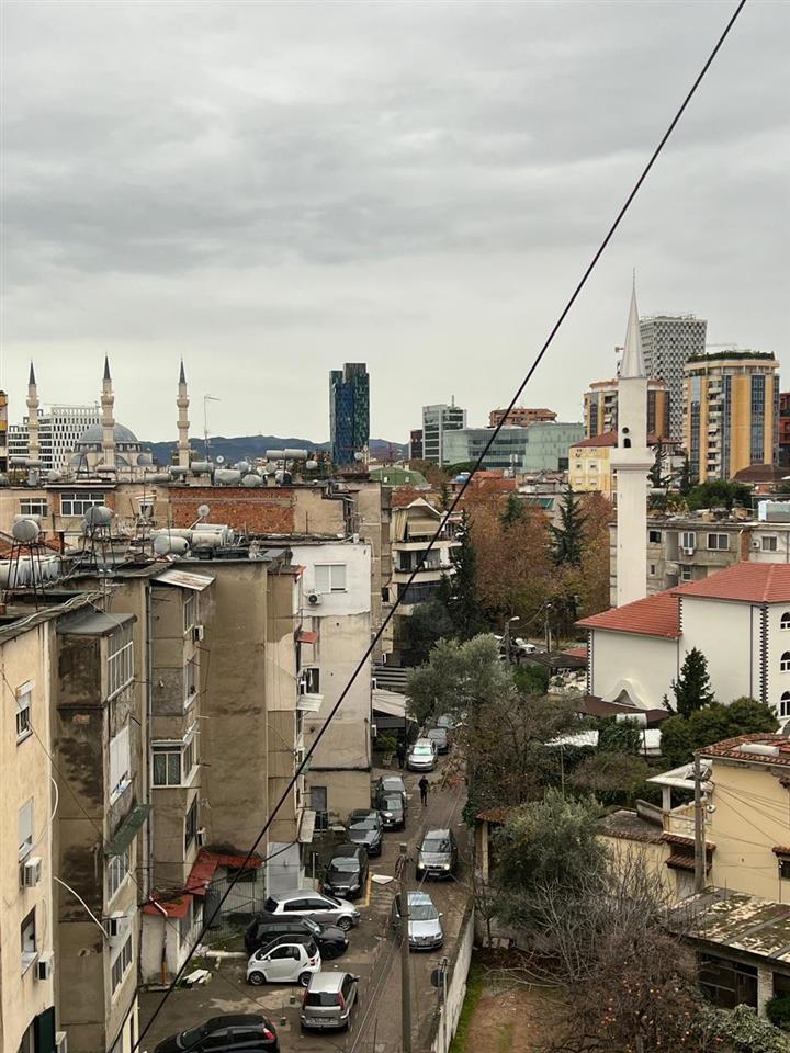 Jepet me qera mujore 1+1 tek shkolla e baletit