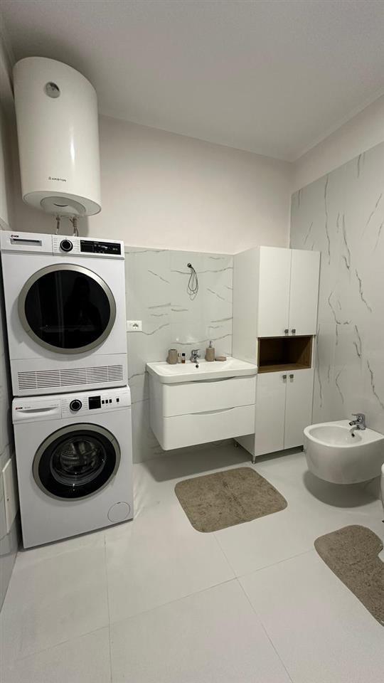 Jepet me qera mujore 1+1 tek shkolla e baletit