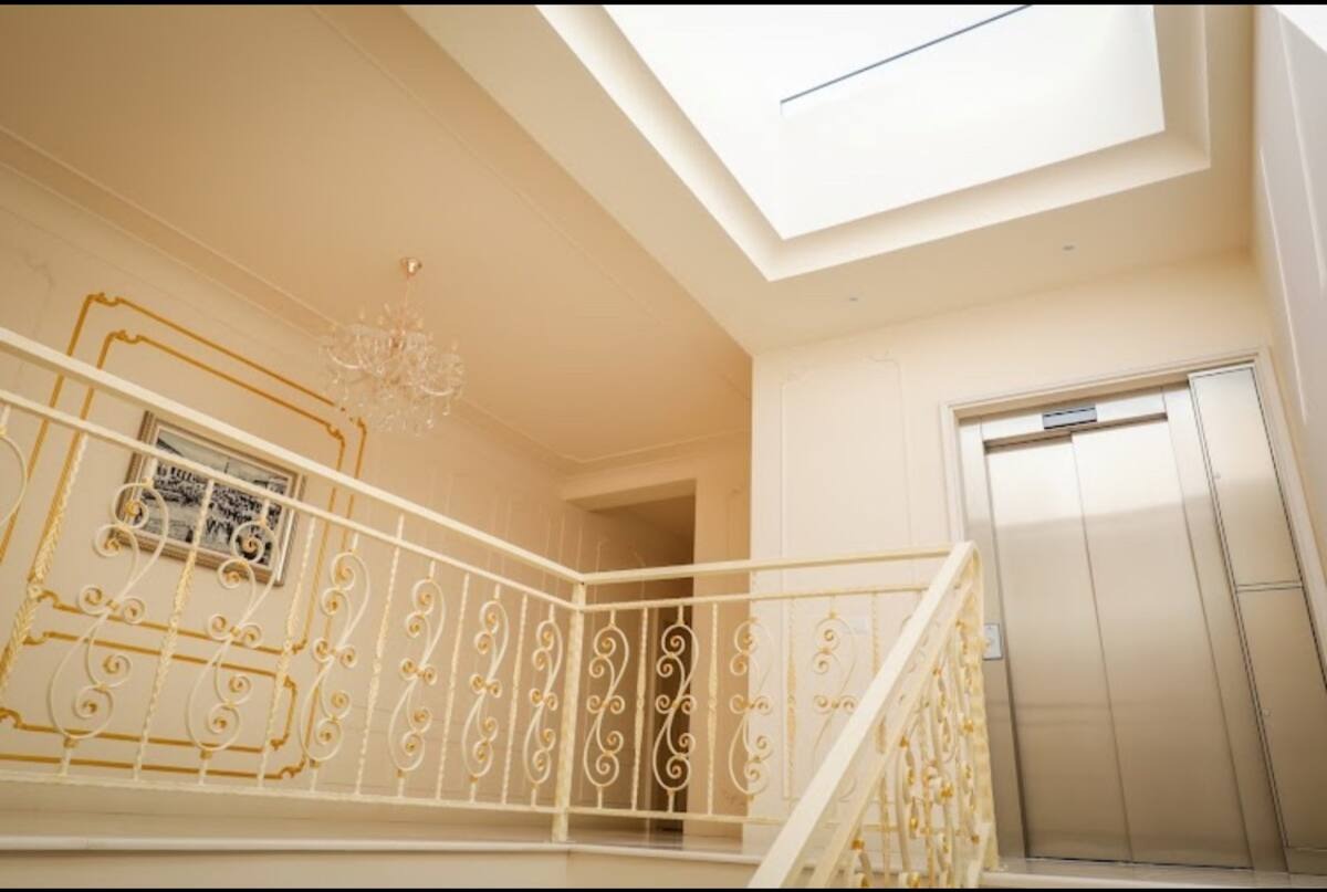 Shitet ap2+1 me 2 poste Parkimi Joy Residence