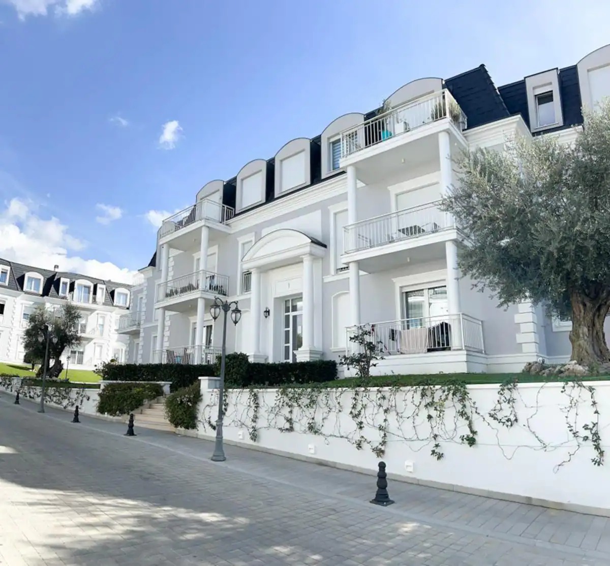 Shitet ap2+1 me 2 poste Parkimi Joy Residence