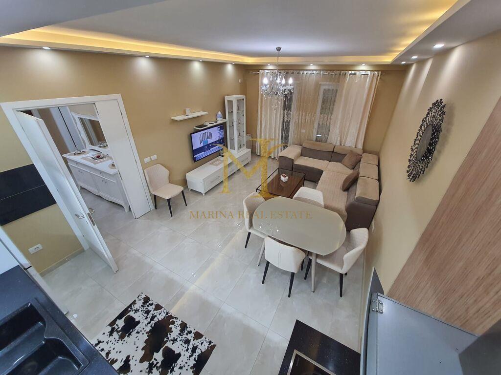 JEPET ME QERA APARTAMENT 2+1 NE QENDER TE DURRSIT !