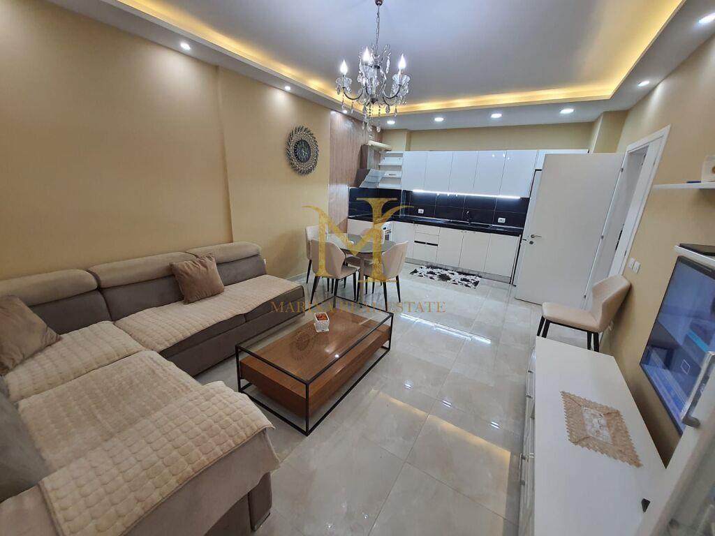 JEPET ME QERA APARTAMENT 2+1 NE QENDER TE DURRSIT !