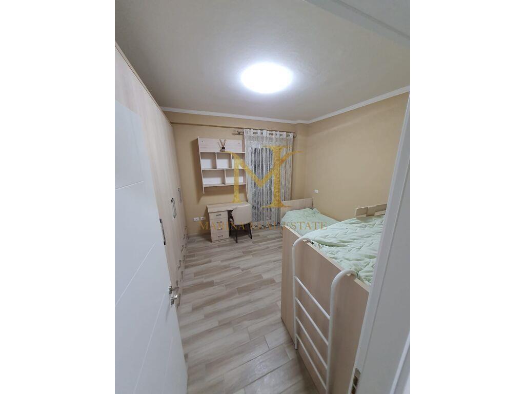 JEPET ME QERA APARTAMENT 2+1 NE QENDER TE DURRSIT !