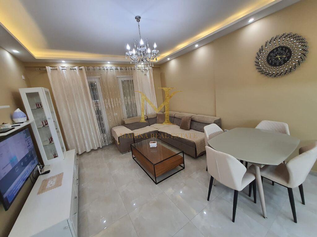 JEPET ME QERA APARTAMENT 2+1 NE QENDER TE DURRSIT !